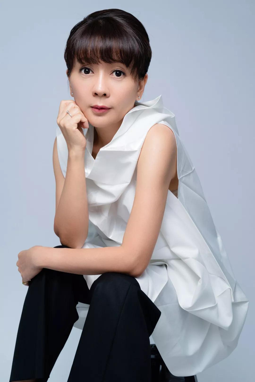 台湾软装女神傅琼慧与约定在草莓视频下载黄馆